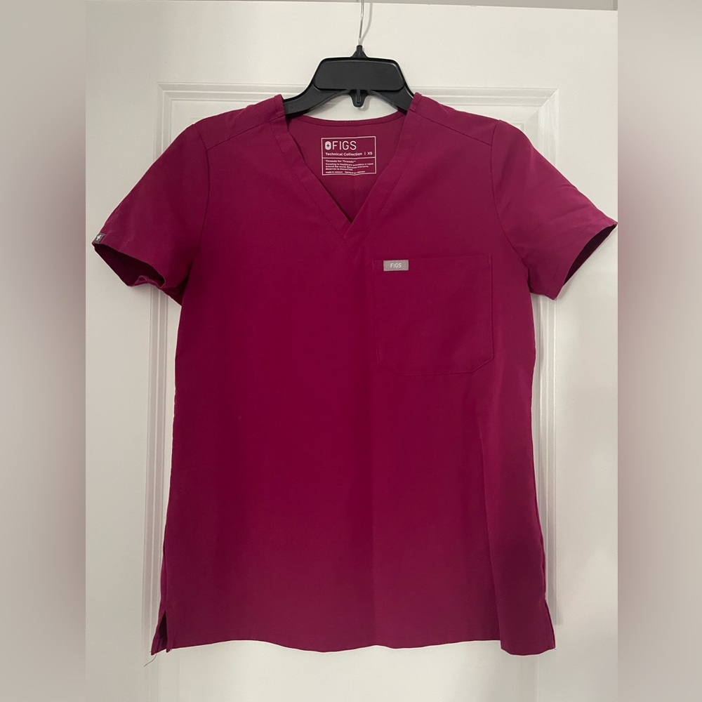 Figs scrub top